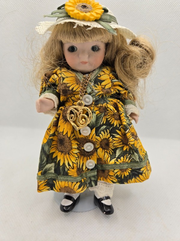 Marie Osmond Connie Doll 5 1/2" no box some fray on hat