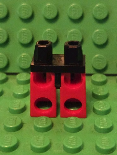 Lego Nexo Knights Legs Hips /Red Legs w Silver Chain Belt Fur Shorts Black Claws - Imagen 2 de 4
