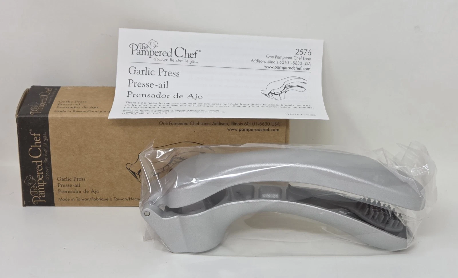 New Pampered Chef Garlic Press #2576 - Aluminum w/ Cleaning Tool
Opens in a new window or tab