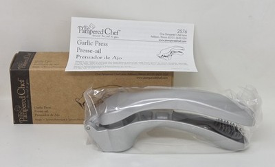 New Pampered Chef Garlic Press #2576 - Aluminum w/ Cleaning Tool