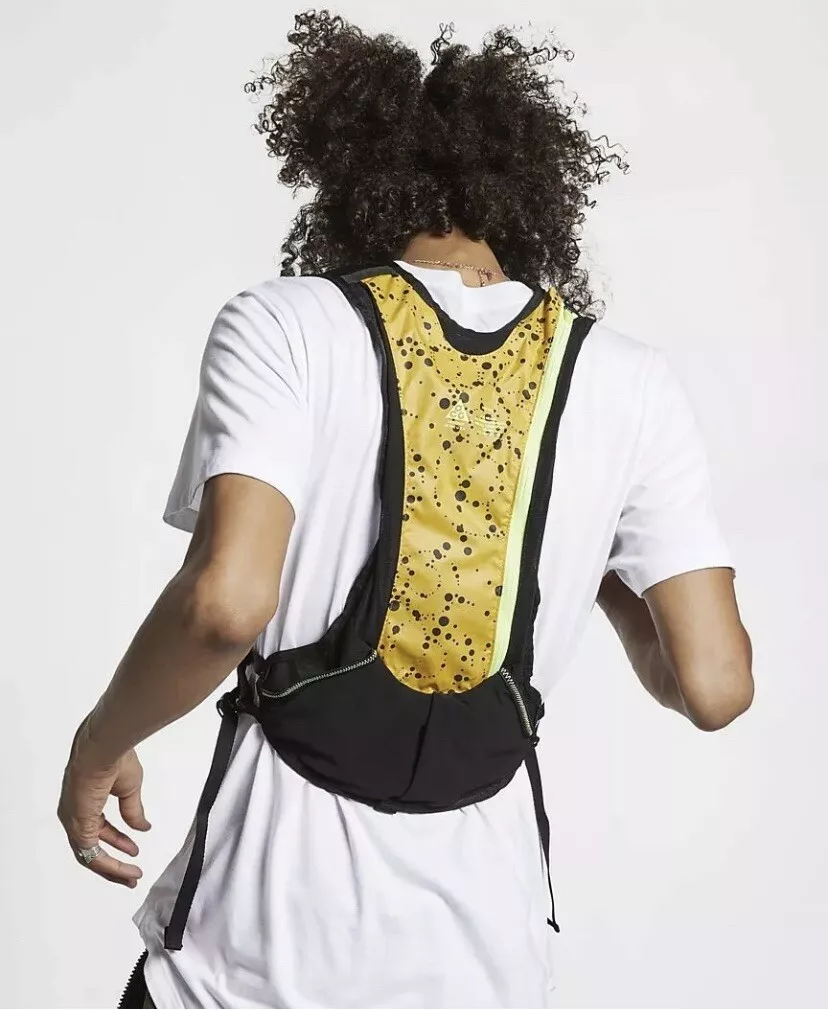 Nike acg hydration best sale vest