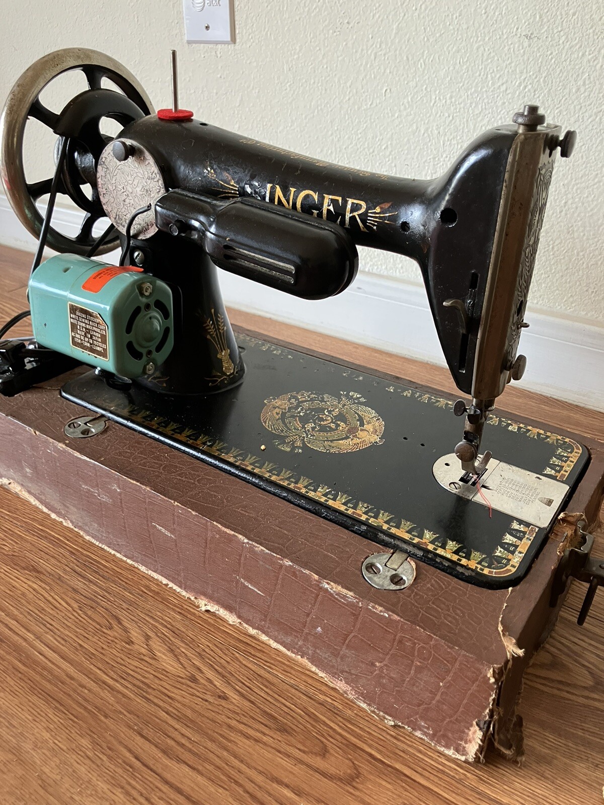 Antique Singer Model 66, 66k Lotus decals Sewing Machine With Case