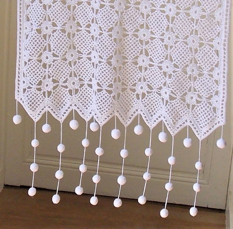 RIDEAU CROCHET MAIN ARTIISANAT FRANCAIS LUDMILA  POMPONS SUR MESURE SUR COMMANDE - Photo 3/4