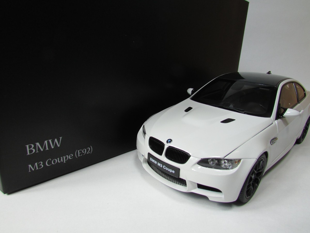 1/18 KYOSHO BMW E92 M3 COUPE ALPINE WHITE. BBS CARBON ROOF