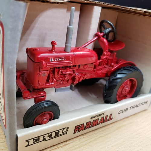 Ertl McCormick Farmall Cub Tractor Special Edition Diecast 1:16 - Picture 4 of 11