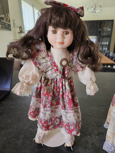 POUPEE EN PORCELAINE DANS SA BOITE 10 euros - Collection