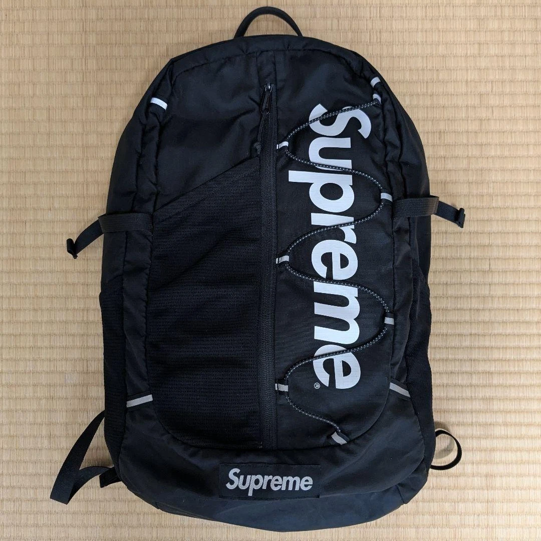 Sac à dos Supreme 2017SS noir d'occasion, usure mineure, aucun dommage