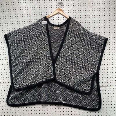 Alpafina Cusco Peru Alpaca Wool Poncho Geometric Diamond Knit Black White Wrap