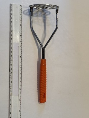Vtg Small Kitchen Potato Masher Orange Handle Country Cottage Farmhouse MCM (M)