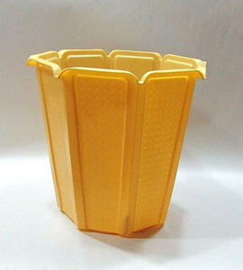 Vintage 1980's Rubbermaid Retro Gold Plastic Octagon Trash Can Wastebasket 