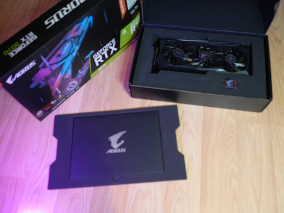 AORUS GeForce RTX 3070 Master 8GB GDDR6 Graphics Card LCD Edge View RGB - Image 3 of 4
