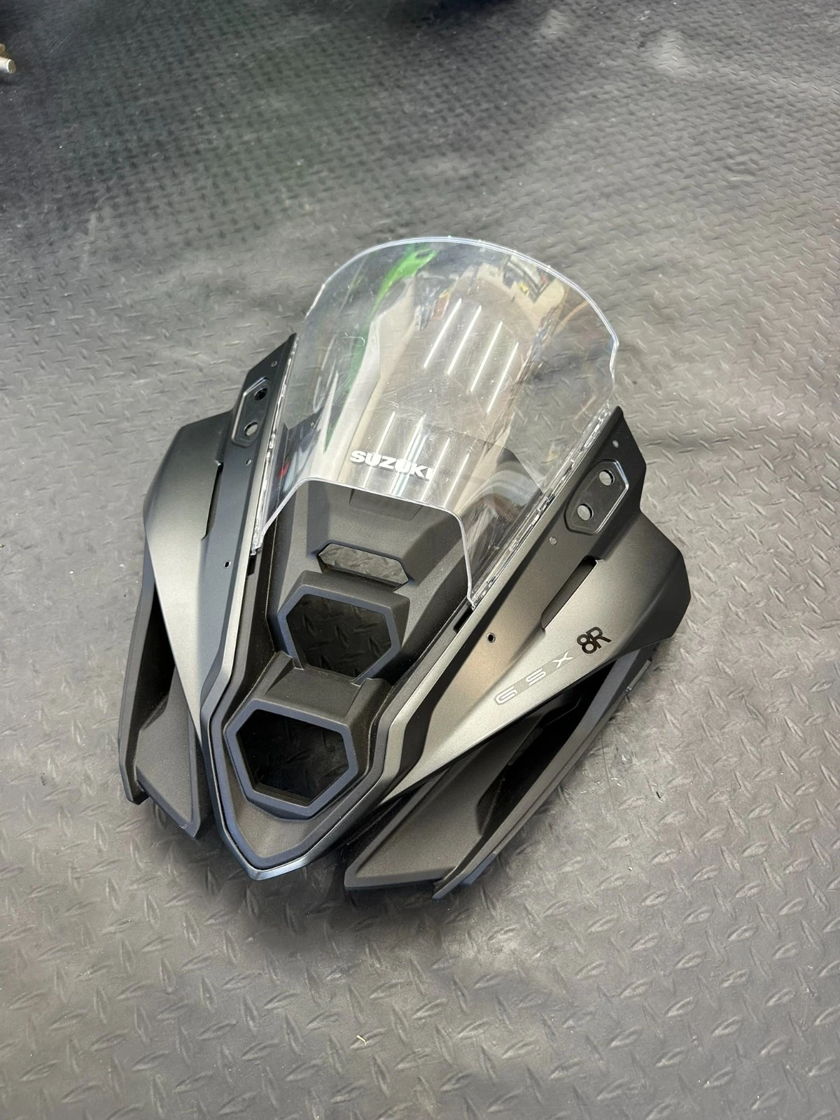 COWLING,BODY (BLACK) *{BODY COLOR:YKV}*