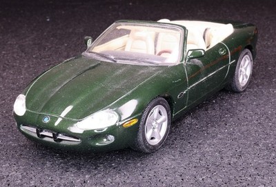 c5L106 Maisto Jaguar