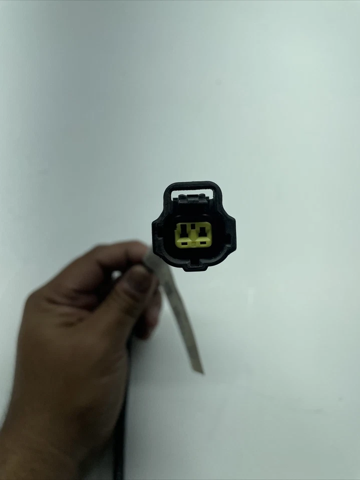 2009 Ford Mustang Fuel Vapor Canister Wire Harness 8R33-14A411-AA OEM - Image 4 of 4