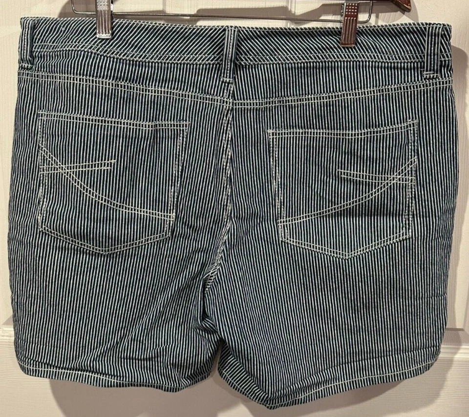 CANYON RIVER BLUES, женский размер 18 синий белый в полоску шорты, EUC 197 - Изображение 2 из 4