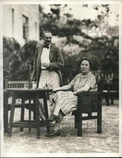 1935 Press Photo Mr. and Mrs. Lawrence Swift at the Castle Harbour, Bermuda