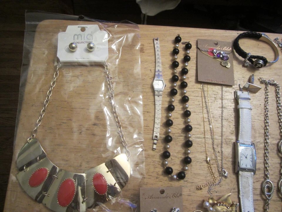 Lote de cajones de chatarra lote de joyas broche antiguo esterlina Bonetto reloj pendientes antiguos lote Foto 4 de 4