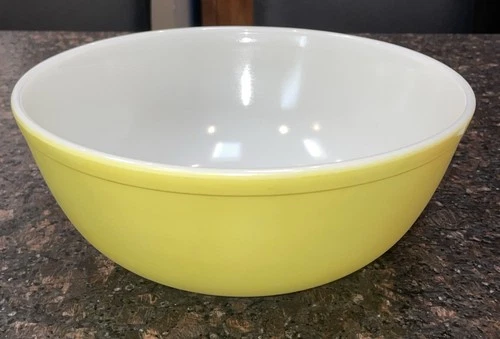 Vintage Pyrex Yellow Primary Color Mixing Bowl #404 Large 4 Quart Made in USA