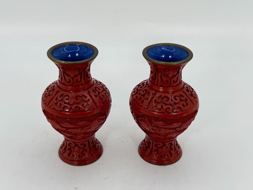 Pair of VTG Cinnabar Lacquer Chinese Carved Small Vases - Picture 4 of 9