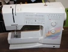 BERNINA 1090 SEWING MACHINE FREE SHIPPING
