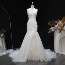 Romantic Lace Strapless Wedding Dresses Sexy sleeveless Princess Bride Gowns