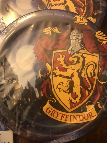 HARRY POTTER Birthday Party 16 Plates, 2 Tablecovers, 8 Wands & 8 Glasses,Banner - Picture 2 of 8
