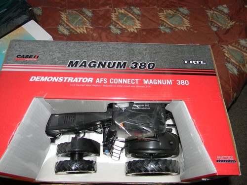 1/16 Case IH Magnum 380 Black Demonstrator AFS Connect Prestige Collection - Picture 4 of 7