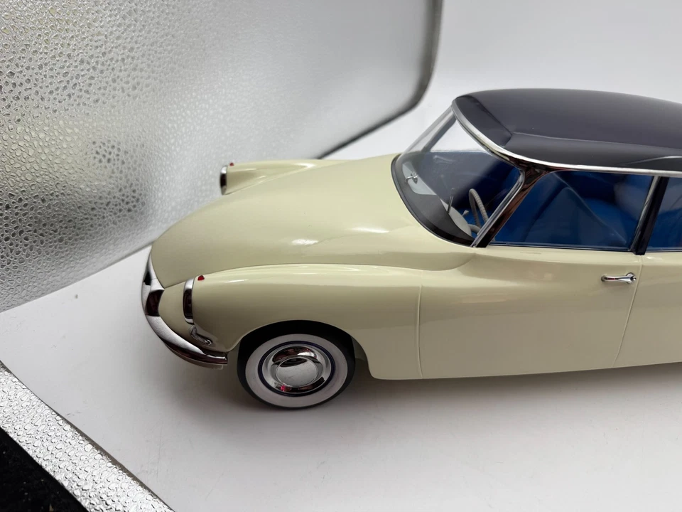 Norev 1/12 Citroen DS 19 1957 (un pequeño rasguño) Foto 4 de 4