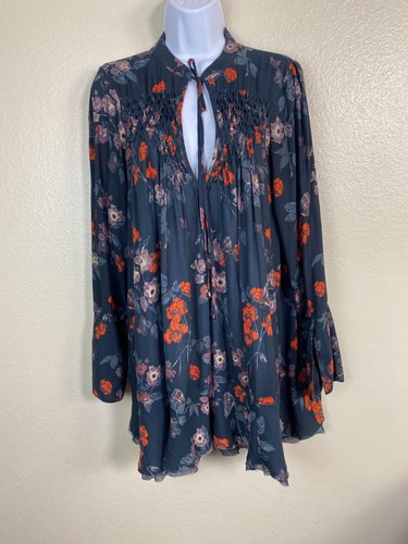 Free People so Fine Pebble Crepe Smocked Tunic Top Size Medium Blue Floral Boho