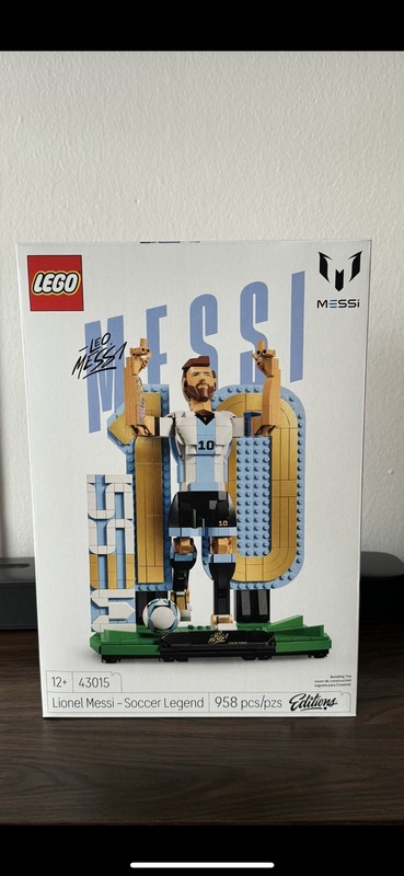 Soccer Legend Lionel Messi LEGO #43015 - FIFA World Cup 2026 - In Hand - 2 in 1