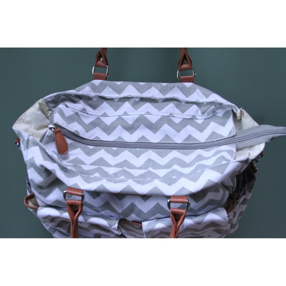 Bolso organizador de pañales Chevron gris Kattee bolso de hombro de viaje Foto 3 de 4