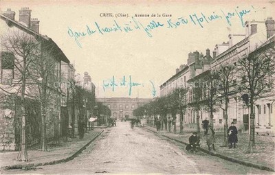 Creil SENLIS 60 Oise Avenue-de-la-Gare Bahnhofsallee Street Passers-by Housesze