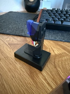 Ortofon Cartridge & Stylus Assembly w/ Blue Stylus and Mounting Stand