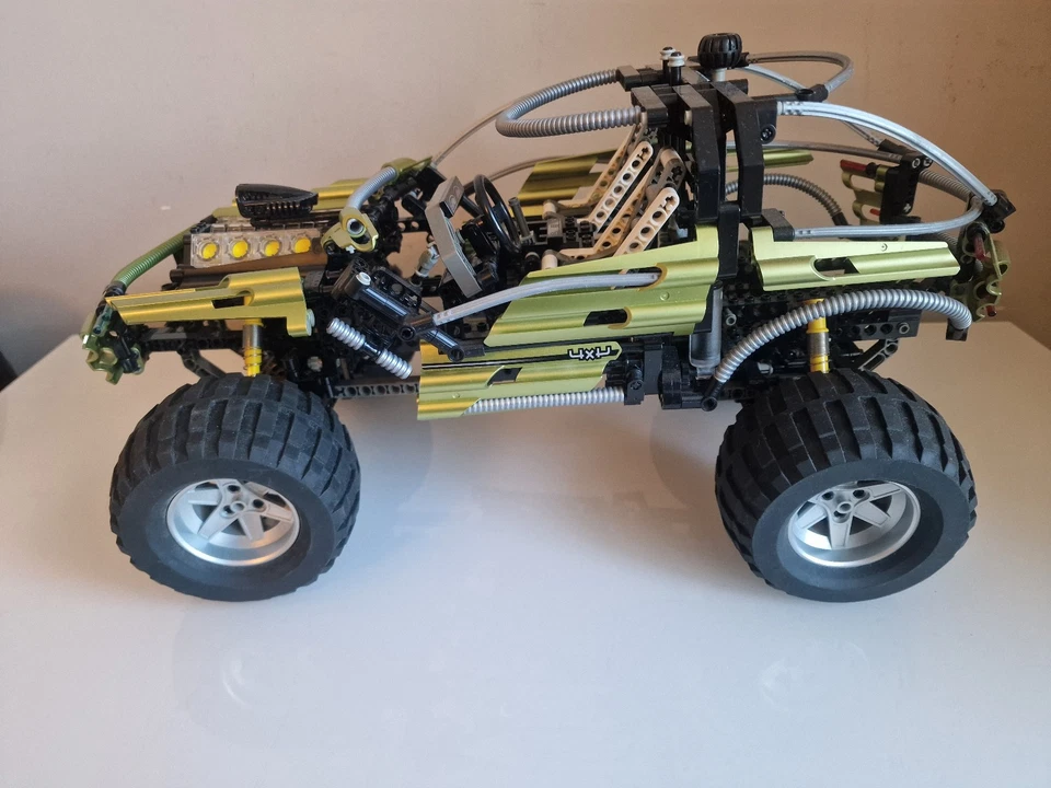 LEGO Technic 8466 4x4 Off Roader, photo 4 of 5