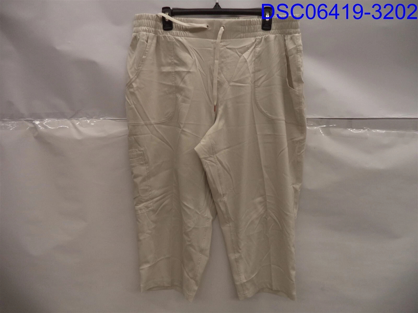 St. John's Bay, Women's Beige Capris, Size=XL, Waist=37", Inseam=22"