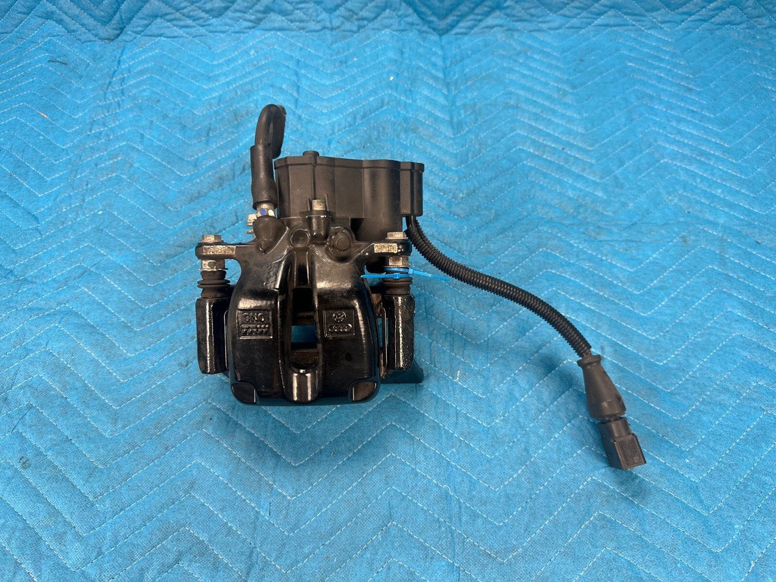 Bentley Flying Spur Rear Brake Caliper w/Actuator Passenger Side 2006-2012 OEM