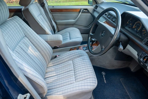 Mercedes Benz 1990 230TE - Picture 3 of 7