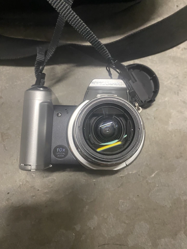 Konica Minolta Dimage Z2 4MP Digital Point & Shoot Camera - Image 2 of 3