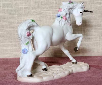 Princeton Gallery Fine Porcelain Unicorns 'Love's Courtship' Very Collectable