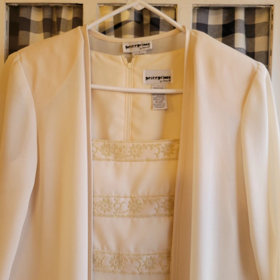 De colección. Vestido Perceptions Formal Boda Marfil Cuentas con Cárdigan Floral Talla 8 Foto 3 de 4