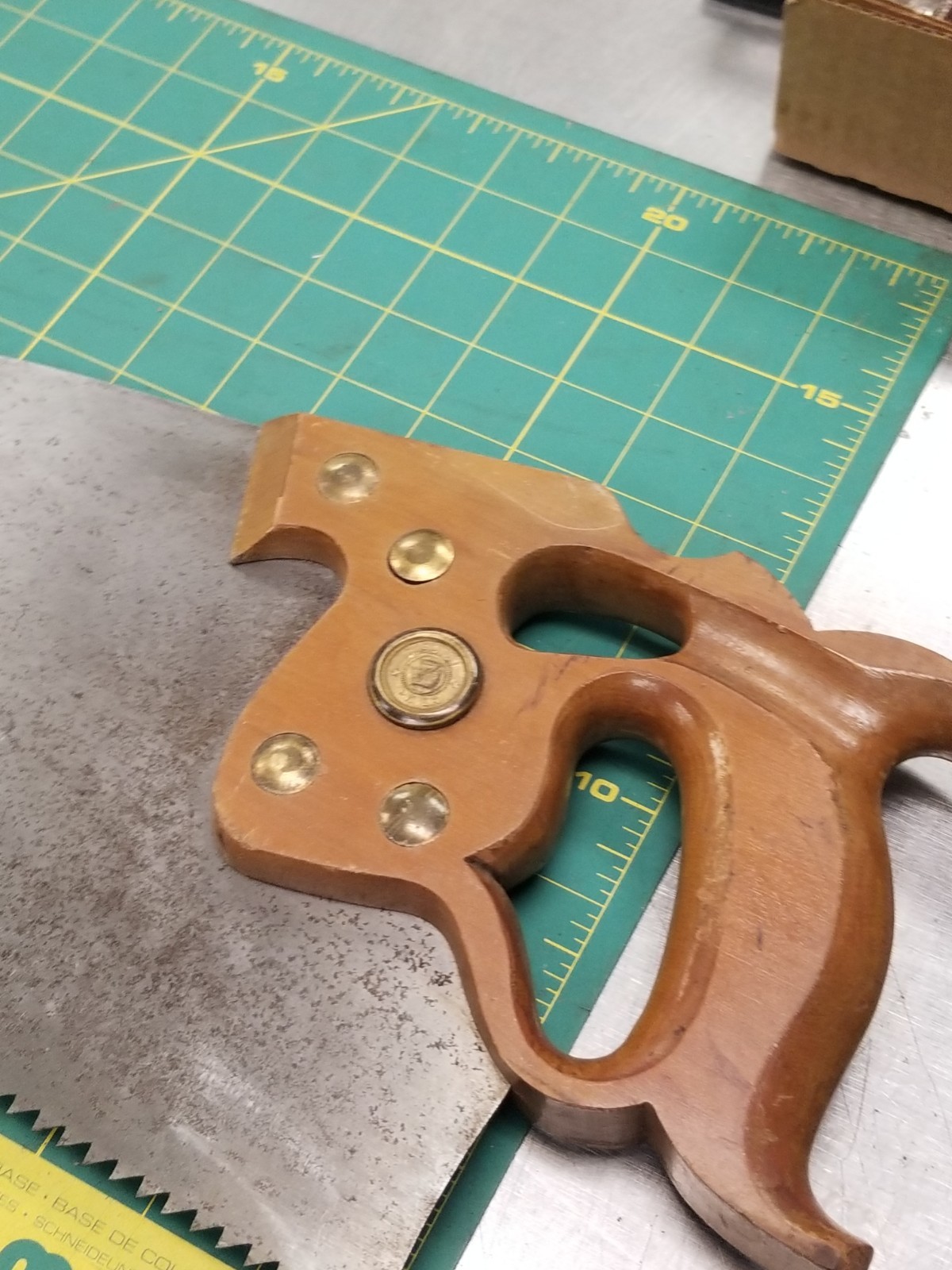 Vintage DISSTON HAND SAW D8, 5  TPI THUMBHOLE HANDLE USA CARPENTER TOOL