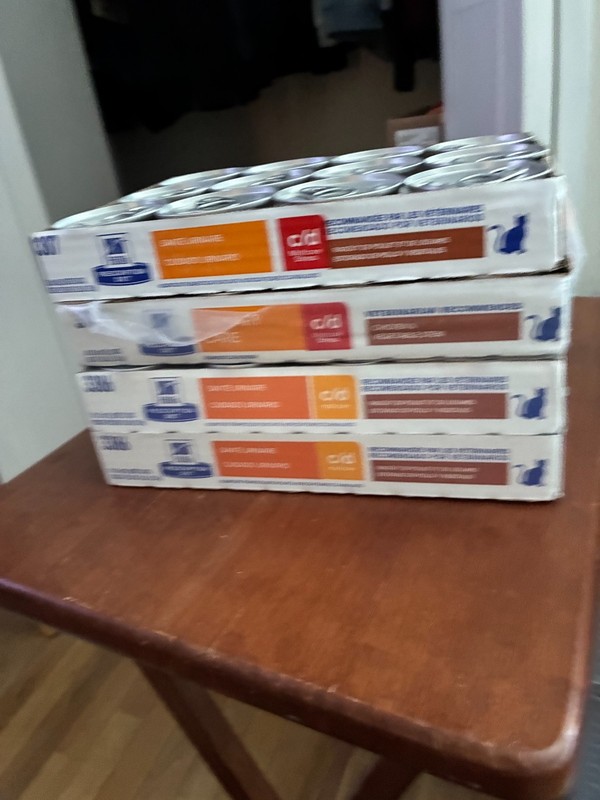 Cat food 48 cans urinary care Chicken vegetable stew 