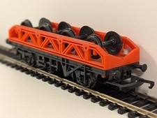 Hornby R131 OO Gauge Flat Wagon with Wheel Load