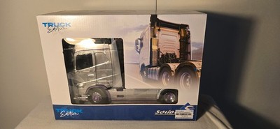 Solido Zugmaschine Volvo FH Globetrotter XL 1:24 unbespielt OVP H034-57