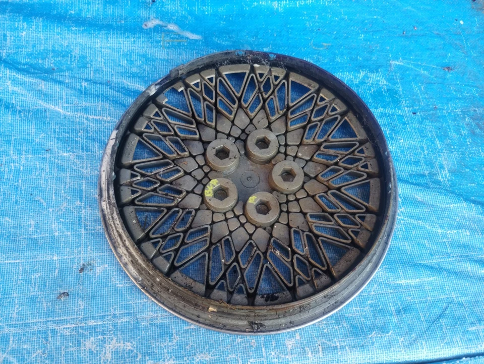 "Cubierta de rueda tapacubos One 1987-1992 Chrysler LeBaron 14"""  Foto 4 de 4