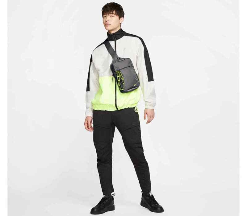 nike large advance pack crossbody