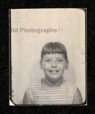 PHOTO BOOTH CUTE KID SMILING SHORT HAIR BANGS OLD/VINTAGE PHOTO SNAPSHOT- N303