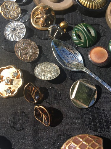 137 antique-vtg buttons beads Bakelite, celluloid, glass, shell, early plastic~ - Picture 4 of 24