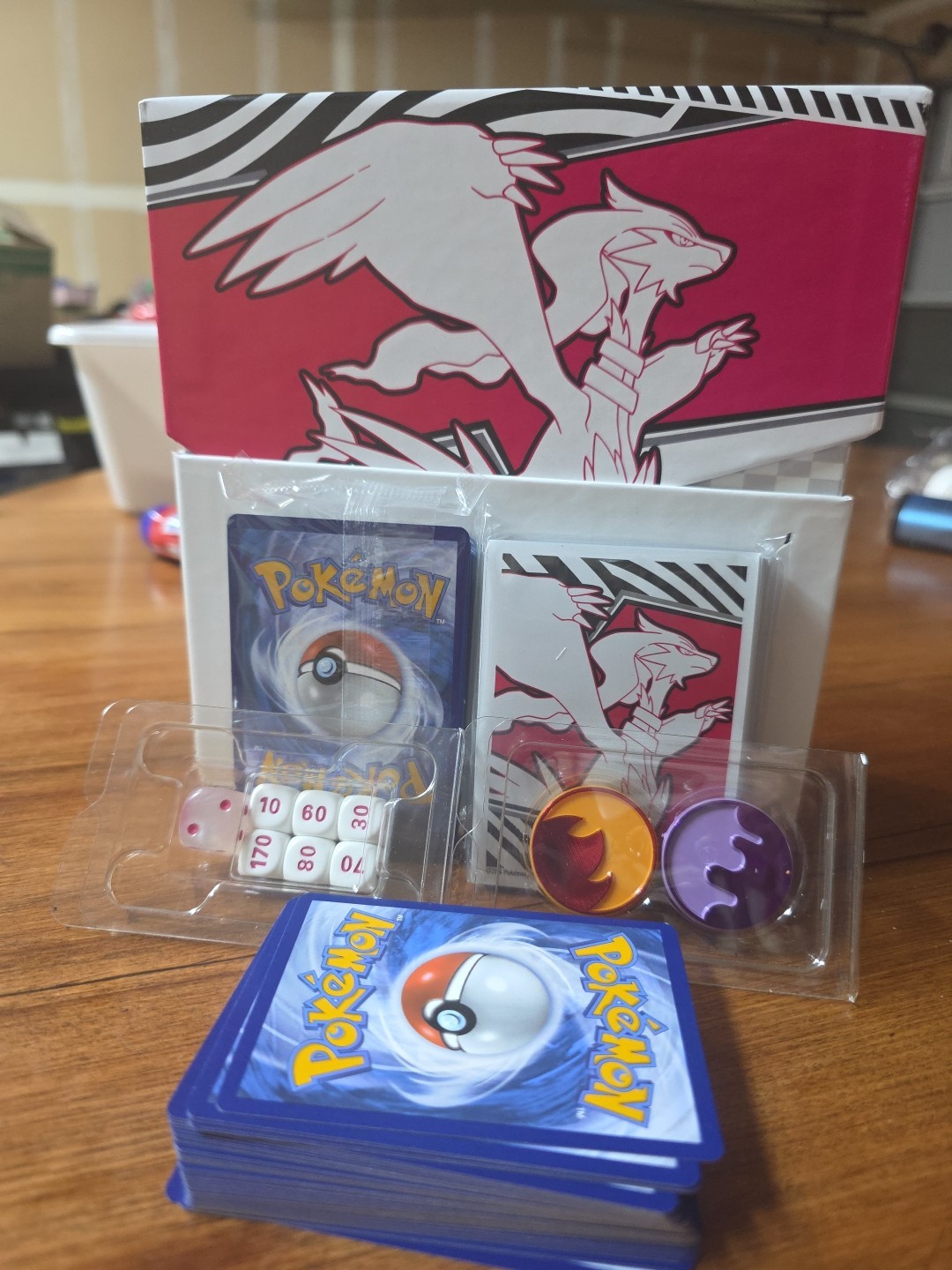 Pokémon elite trainer BOX this will come with 100 random pokemon Cards