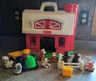 Vintage 1995 Fisher Price Little People Farm Barn, Tractor, Trailer 10 Figures